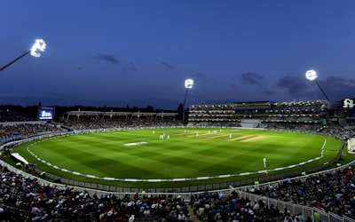 2026年世界杯联合举办国美国、加拿大、墨西哥的标志性建筑剪影