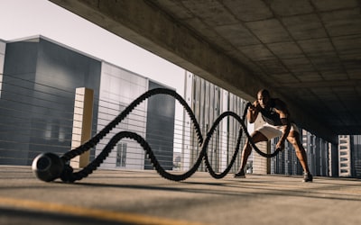 世界杯比赛现场球迷热烈庆祝进球 - 看台上人山人海，彩旗飘扬